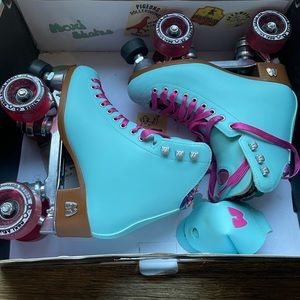 Moxi Beach Bunny Roller Skates Blue Sky Size 4 (Women's Size 5-5.5)